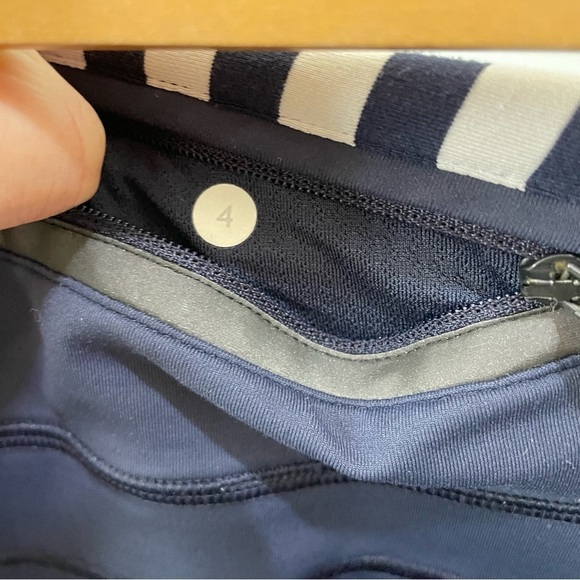 [4] Lululemon Women’s Up The Pace Crop Nautical Navy Blue & White Stripes - Picture 16 of 16